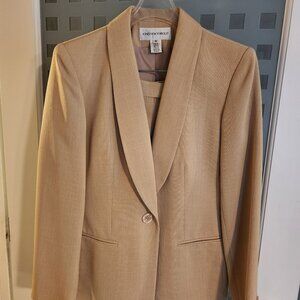 Jones New York: Ladies 2pc Pant Suit (size 8)